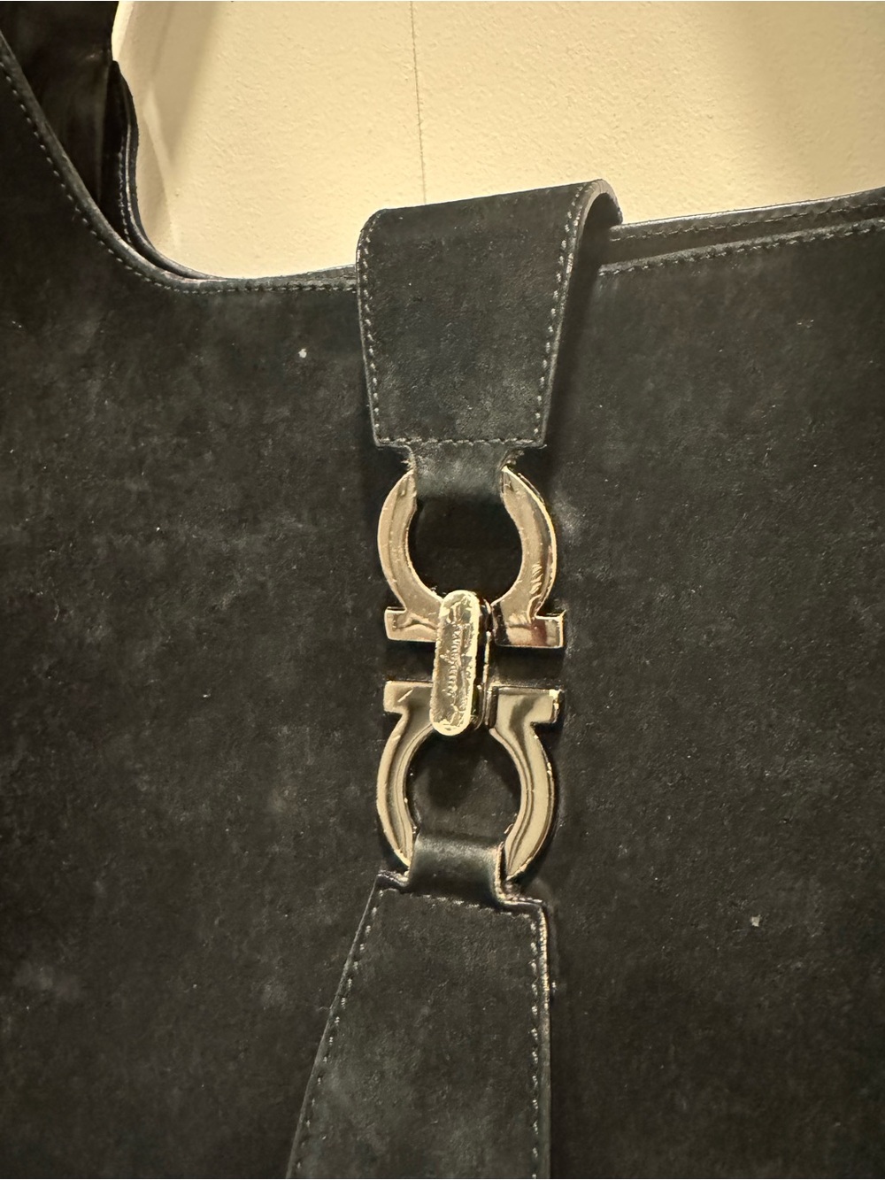 Vintage Salvatore Ferragamo black suede hobo shoulder bag with silver hardware - Picture 3 of 4